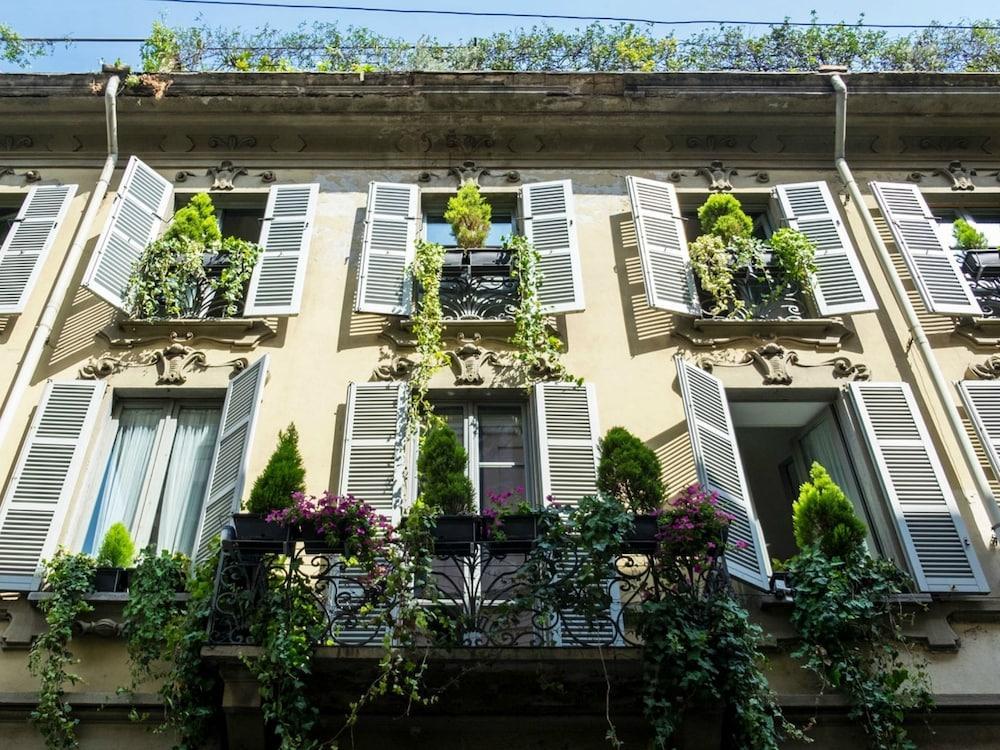 Milano Suites Esterno foto