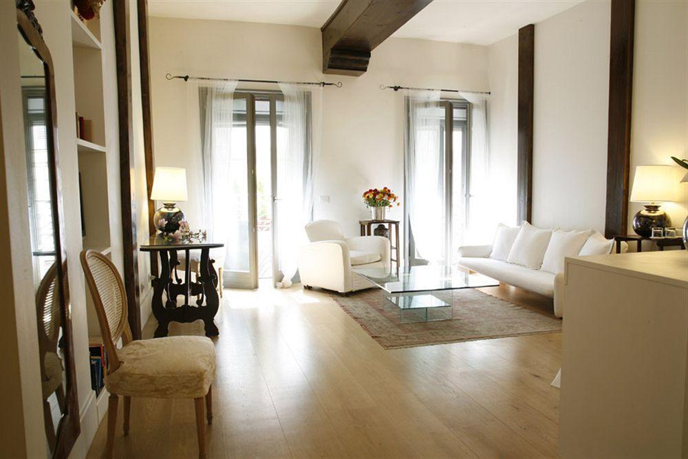 Milano Suites Esterno foto