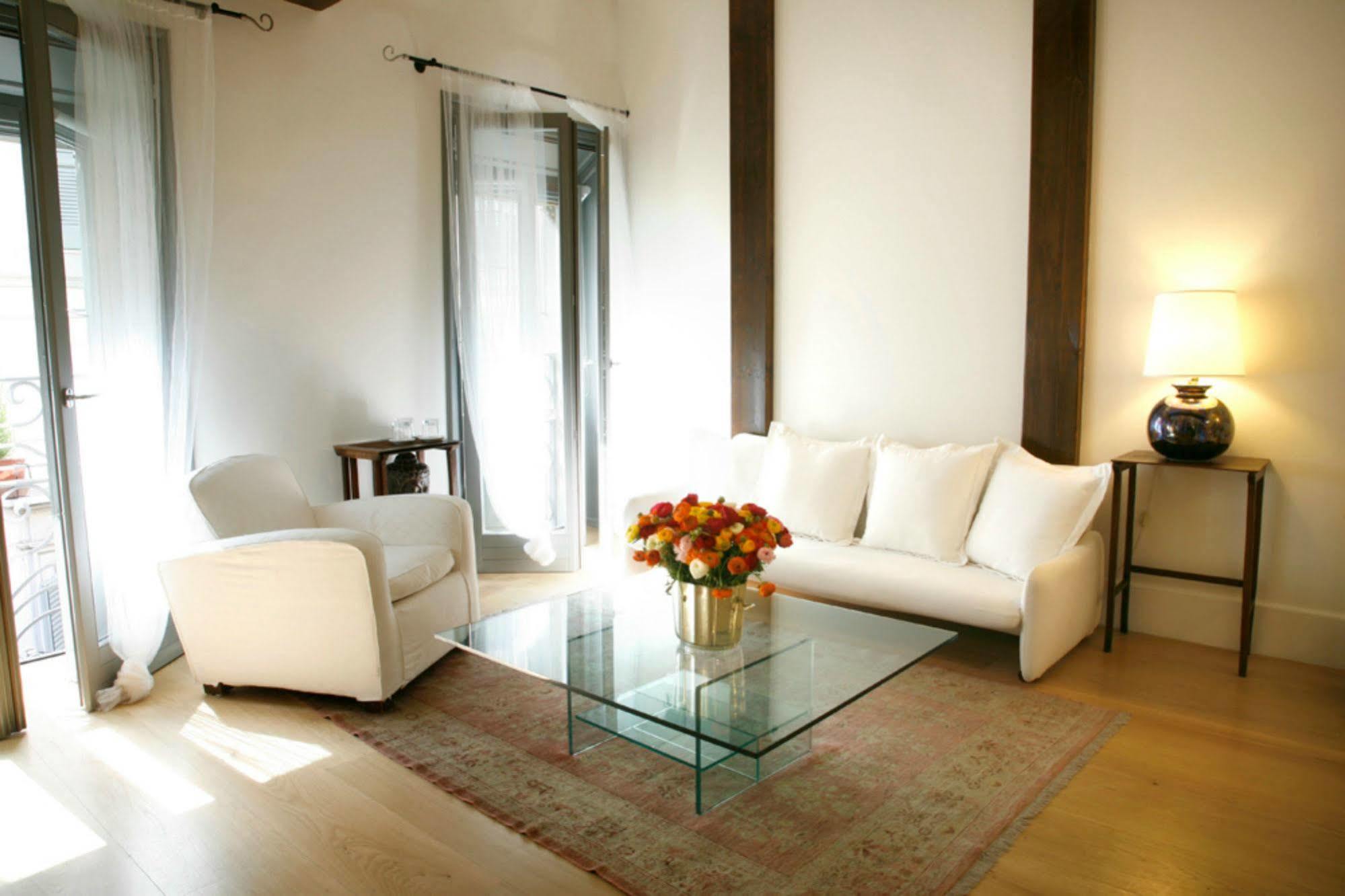 Milano Suites Esterno foto