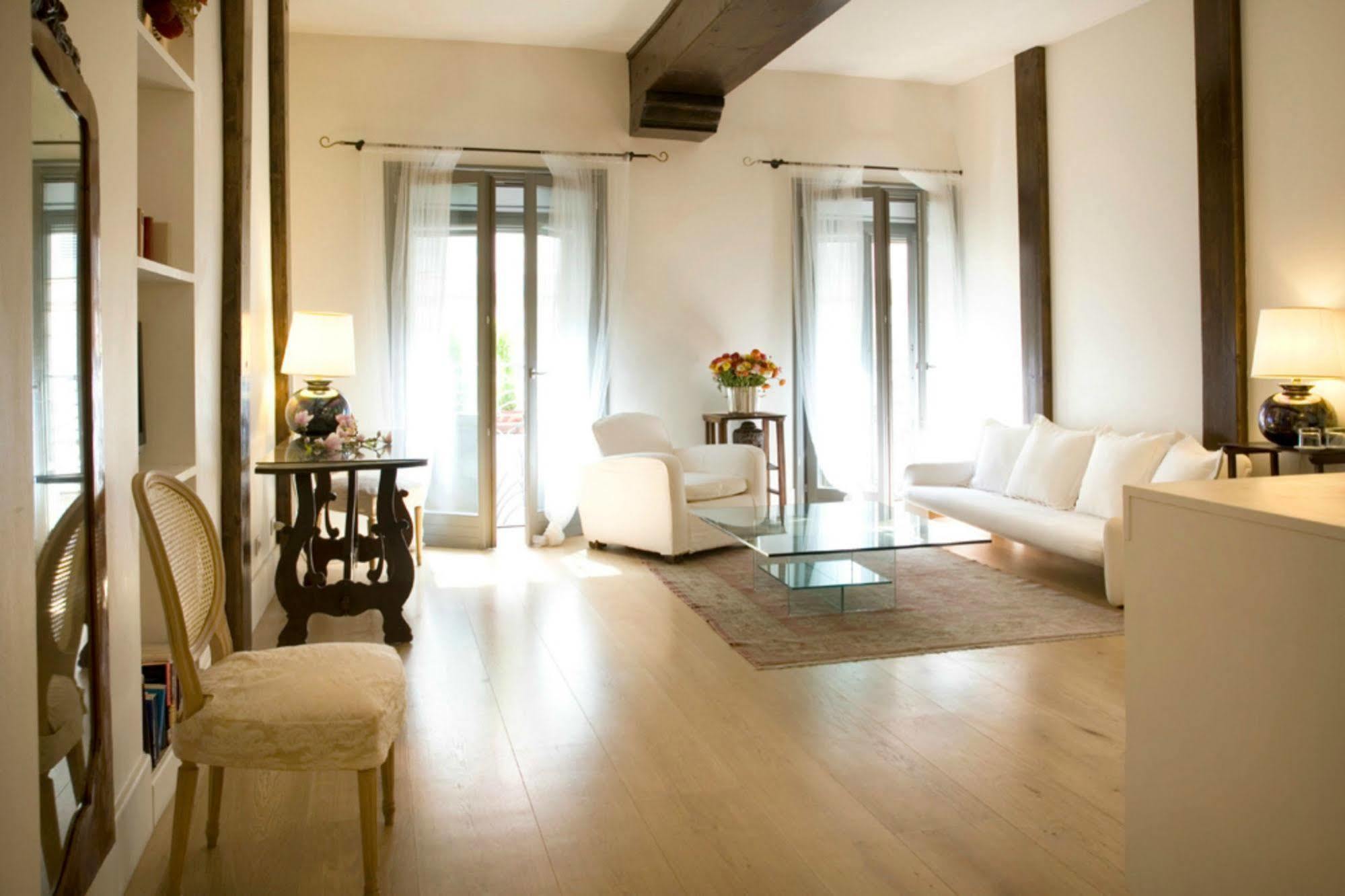 Milano Suites Esterno foto