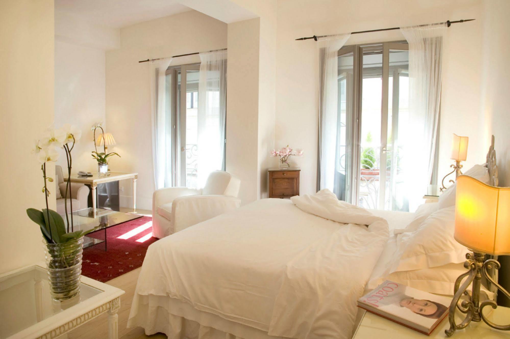 Milano Suites Esterno foto