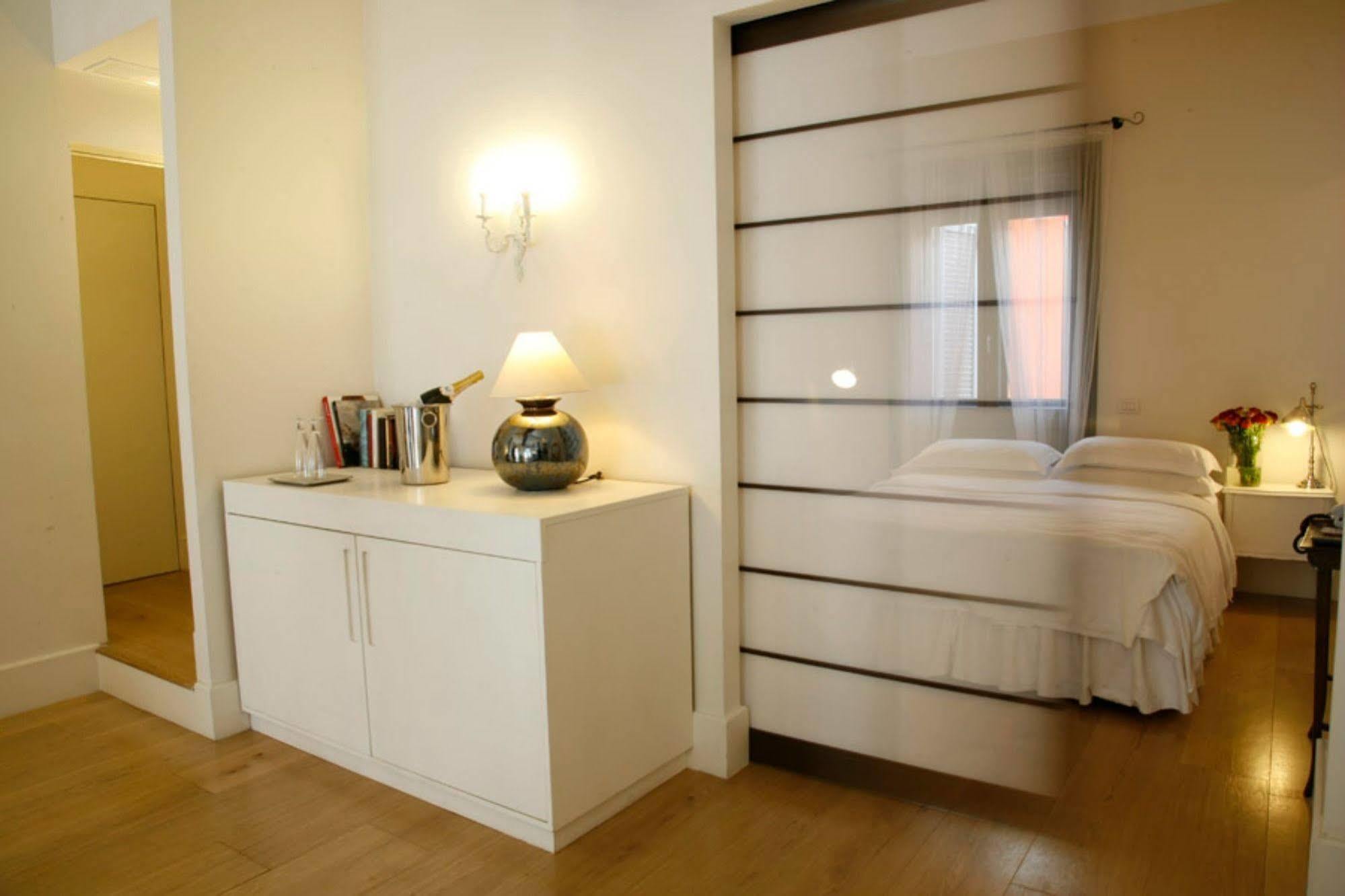 Milano Suites Esterno foto