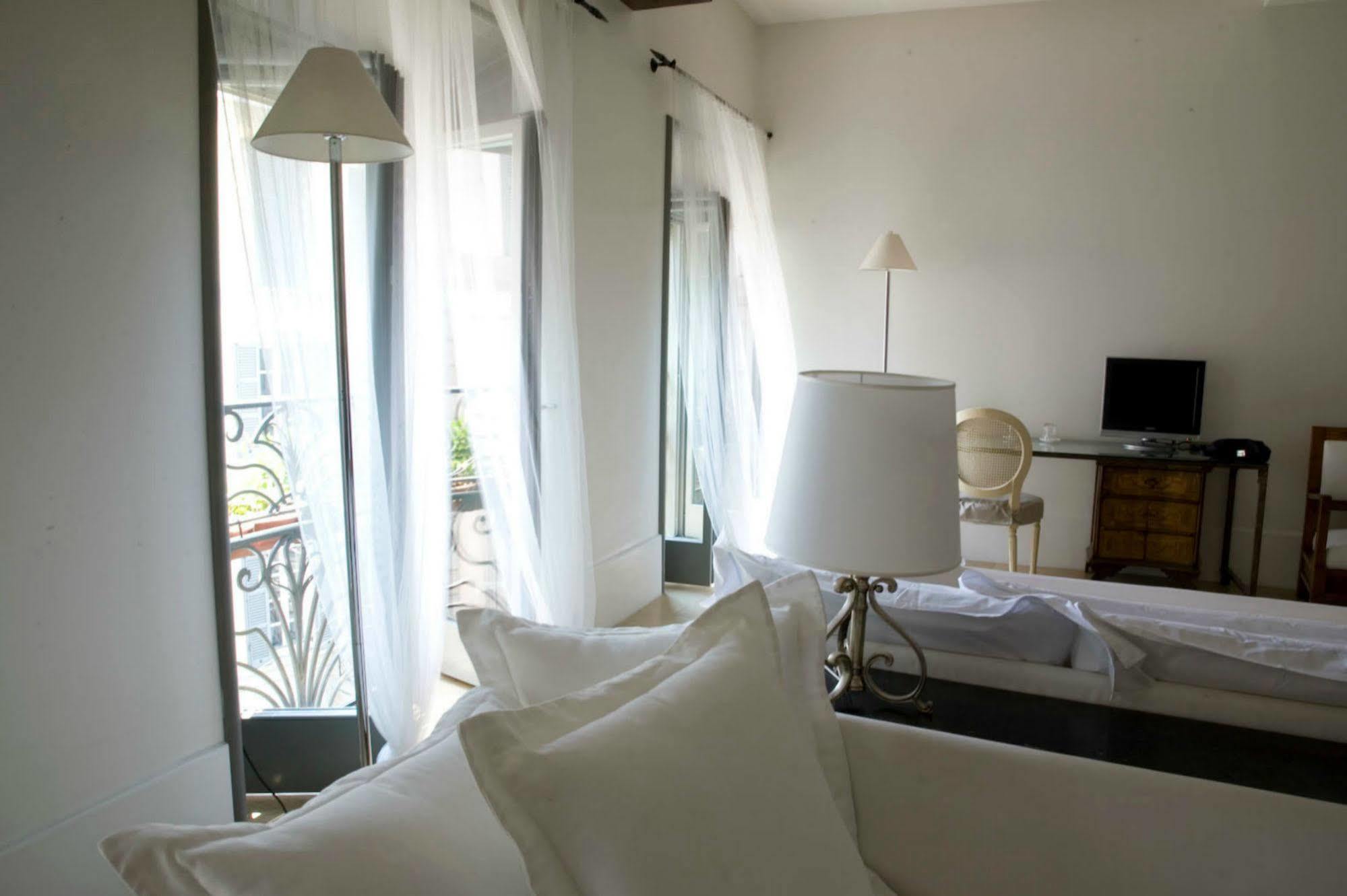 Milano Suites Esterno foto