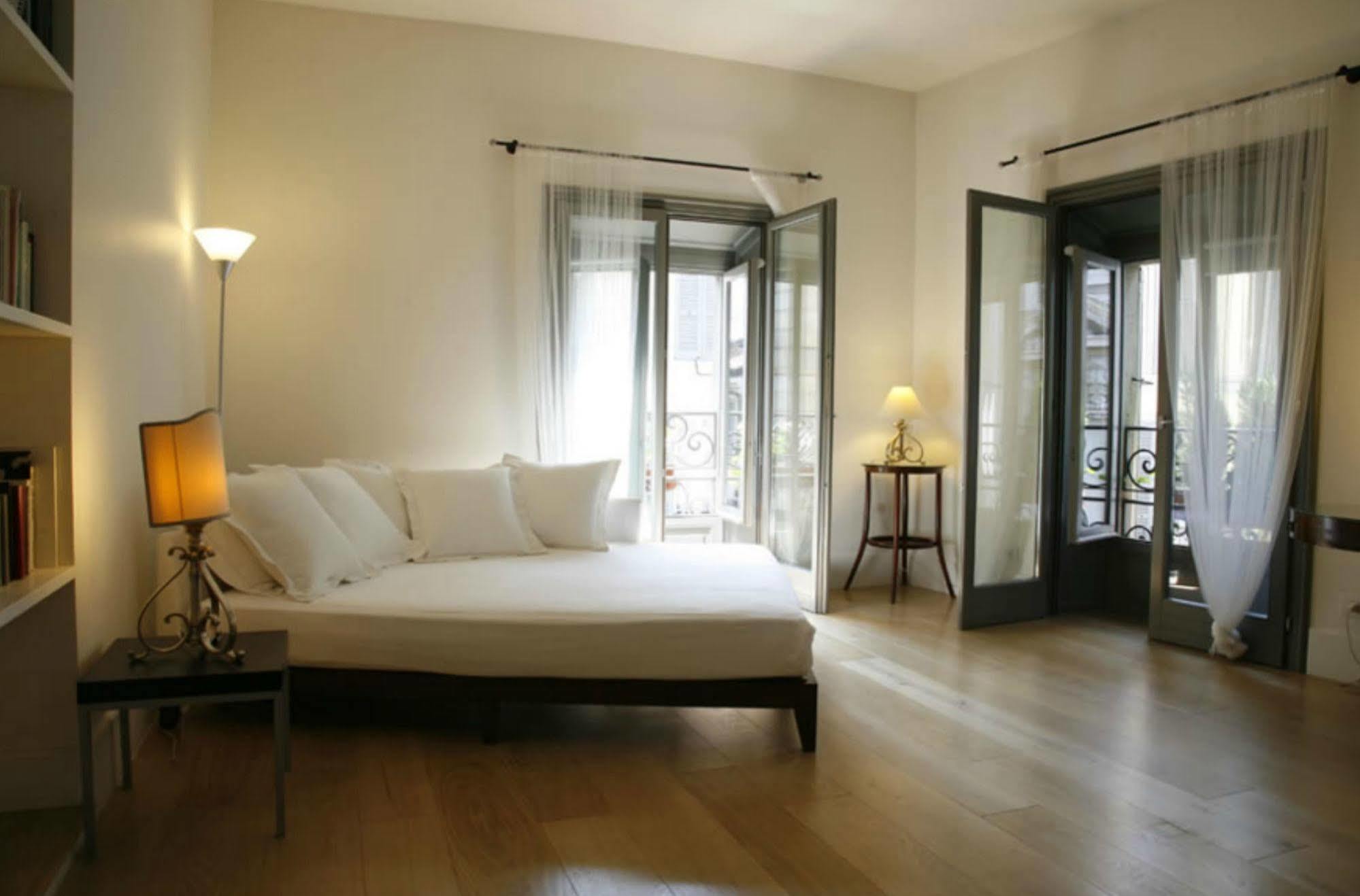 Milano Suites Esterno foto